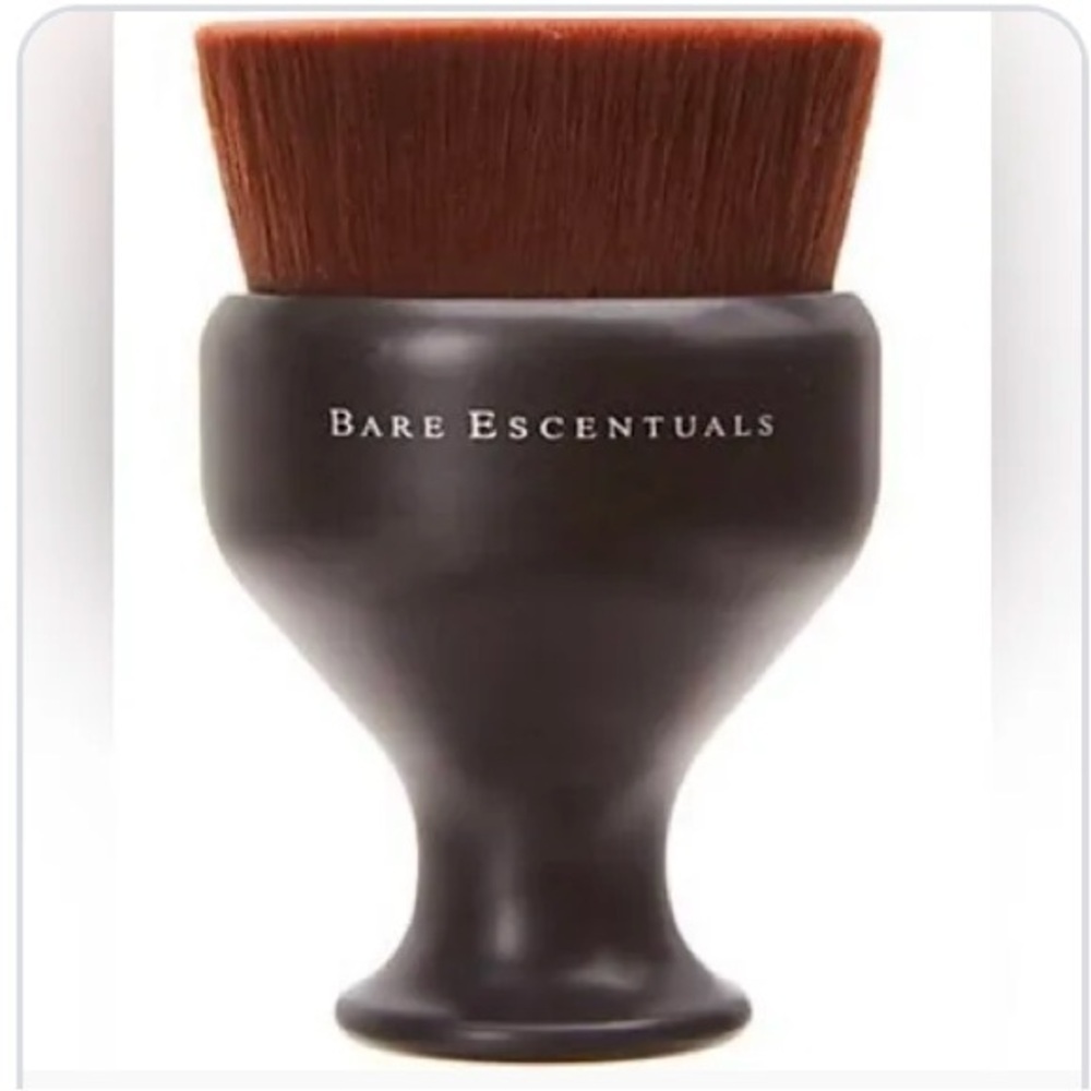 Bare Essentials Tan/ Makeup Brush